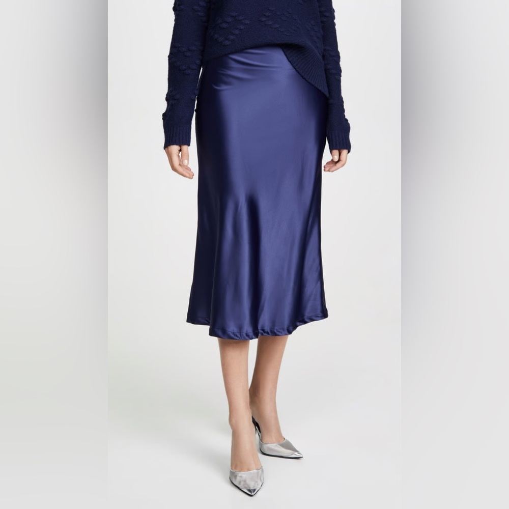 💙 Lioness Navy Satin Midi Skirt 💙
Size: Medium